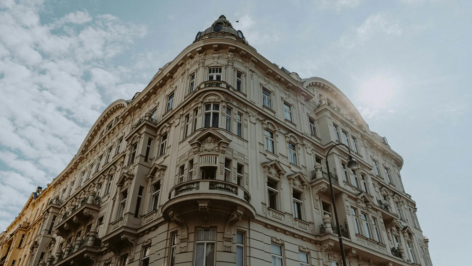 The Viennese tenement block: historic splendour through the ages